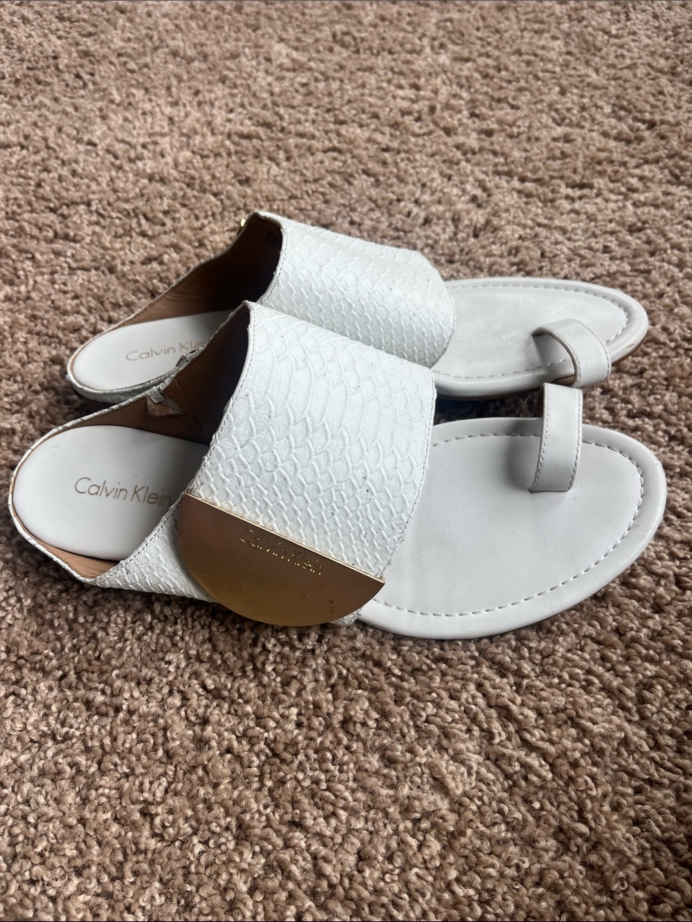 Calvin Klein White Slide Toe-Loop Sandals with Gold Disc Size 9